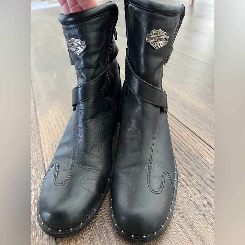 Harley Davidson women’s short boots.